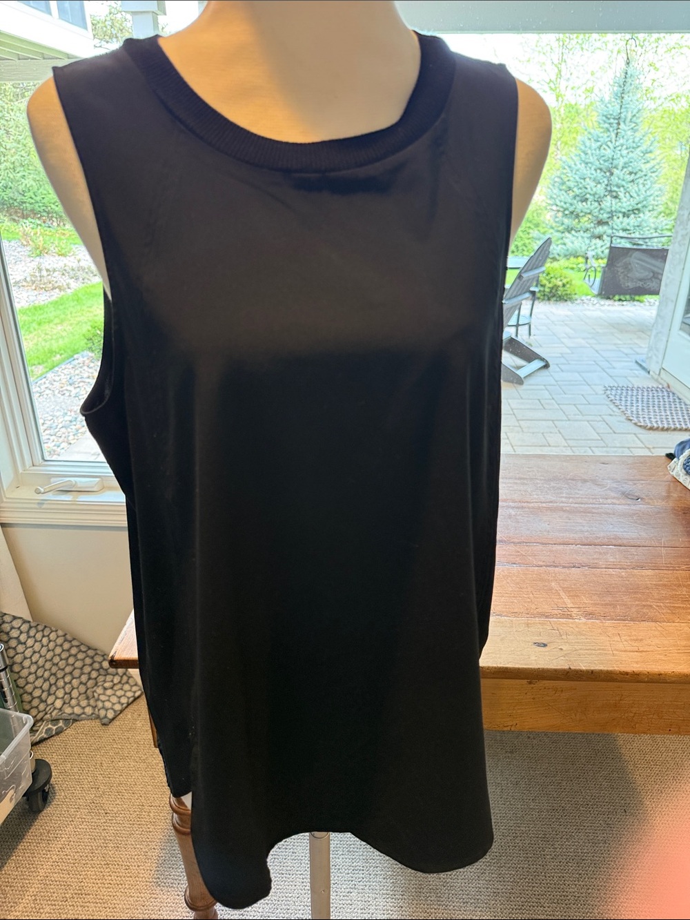 Athleta Black Sleeveless Scoop Neck Tank